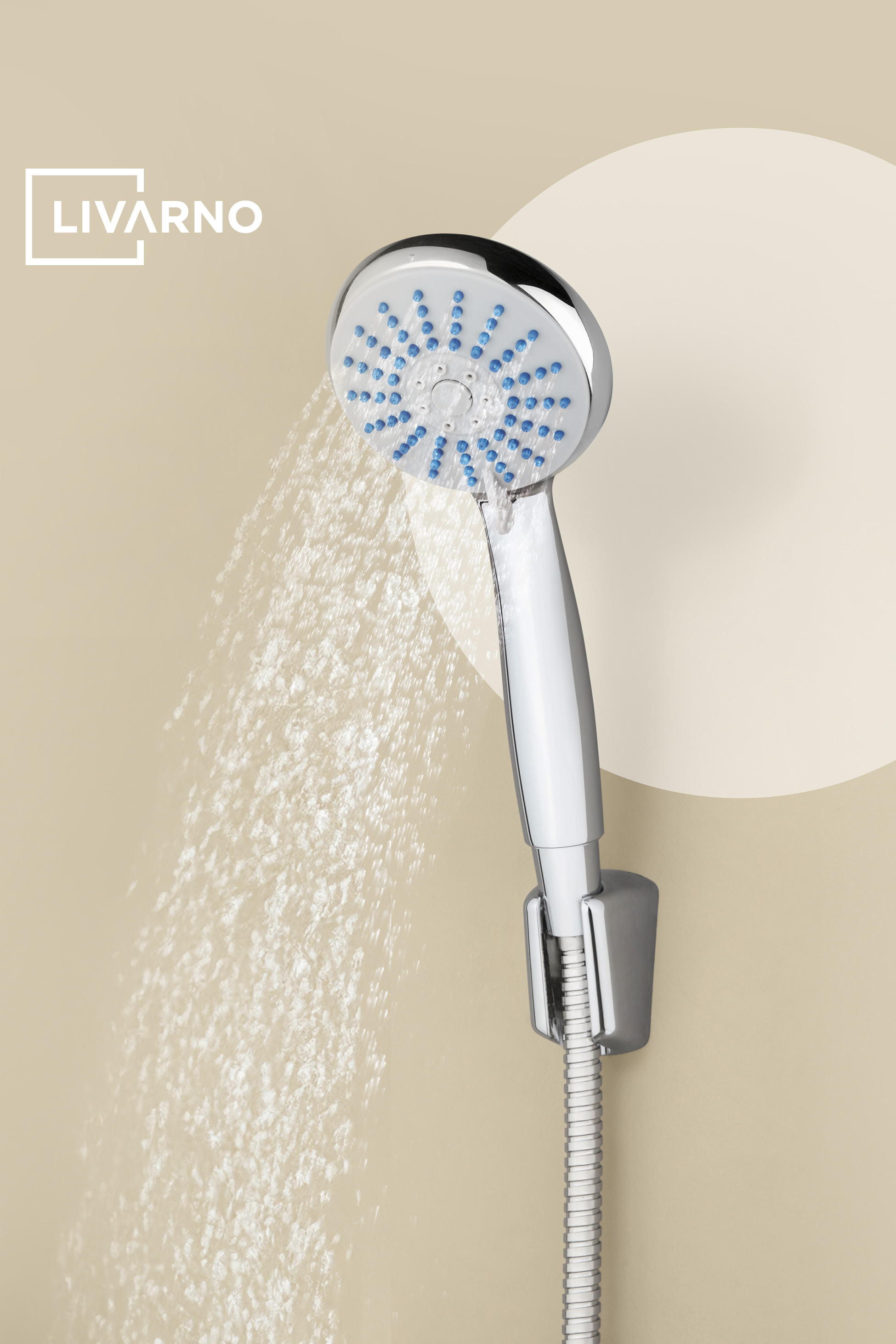 Ročna prha s tekočo vodo in logotipom LIVARNO.