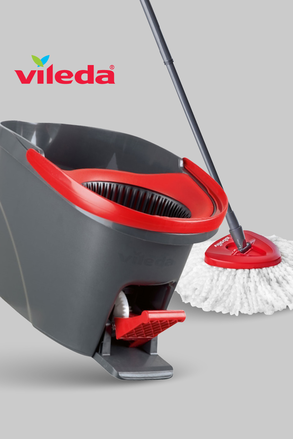 Sistem za čiščenje tal z vedrom in ožemalnikom na pedala ter vrtljivo krpo.