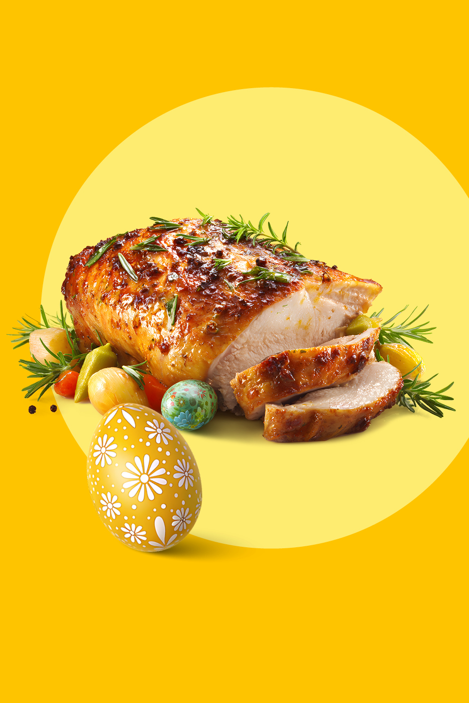 Pečena piščančja prsa z rožmarinom, zelenjavo in velikonočnimi jajci na rumenem ozadju.