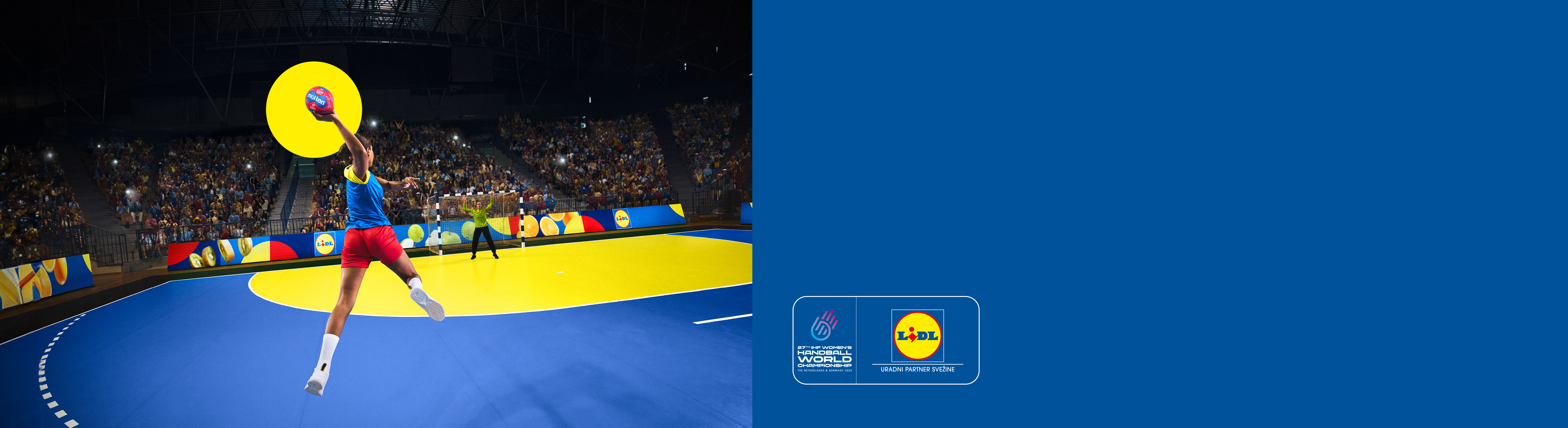 Igralka meče žogo Molten na gol, v ozadju je napis Lidl in logotip prvenstva.