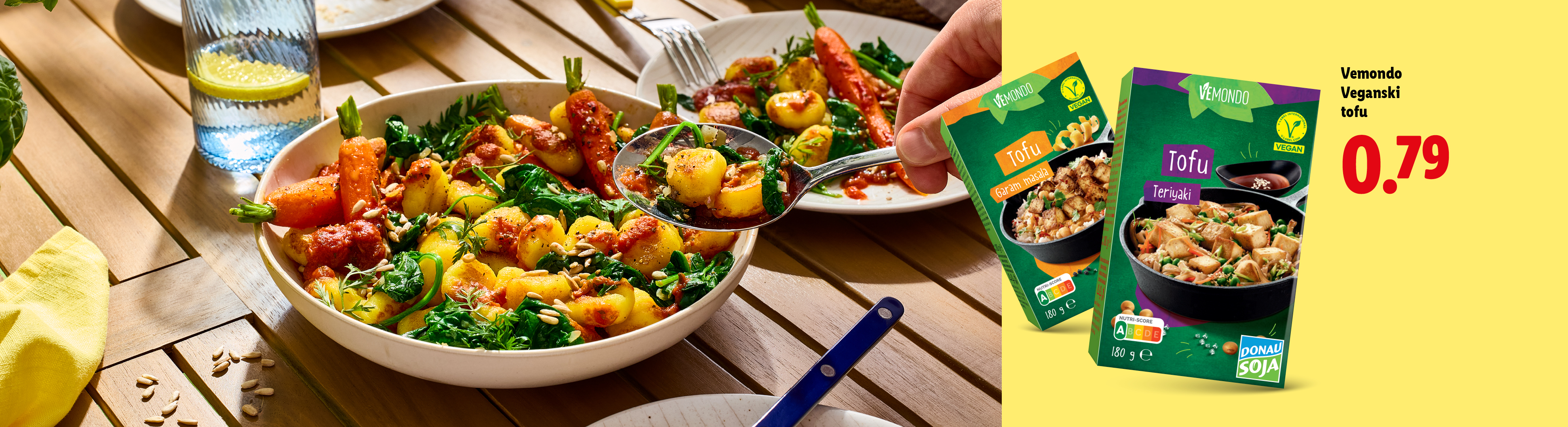 Veganski tofu v dveh okusih, Garam masala in Teriyaki, ob jedi iz njokov in korenja.