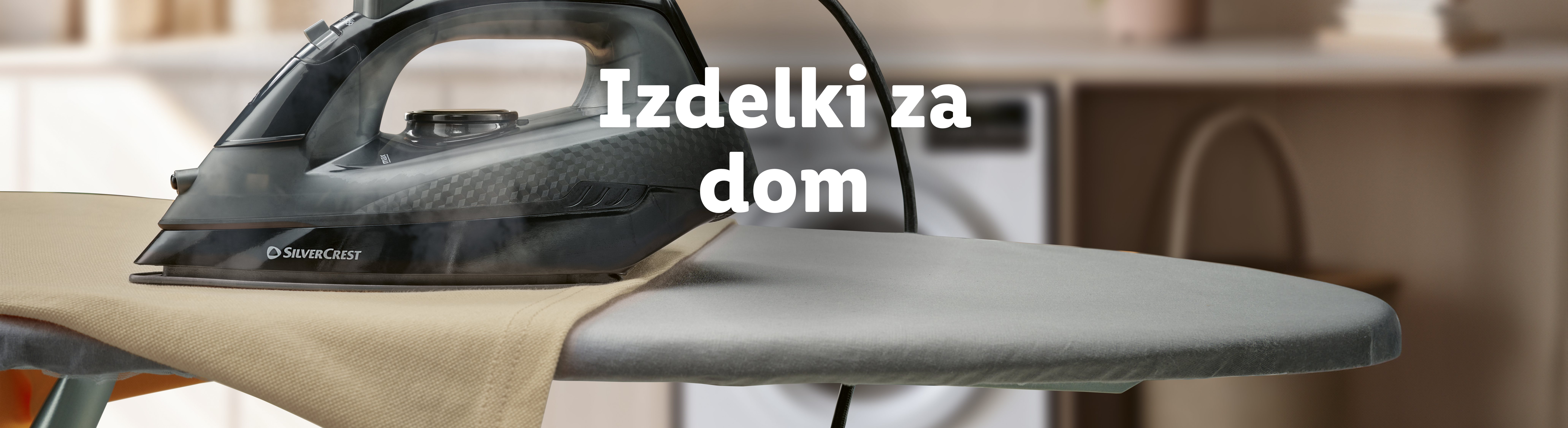 Likalnik SilverCrest na likalni deski, z napisom »Izdelki za dom«.