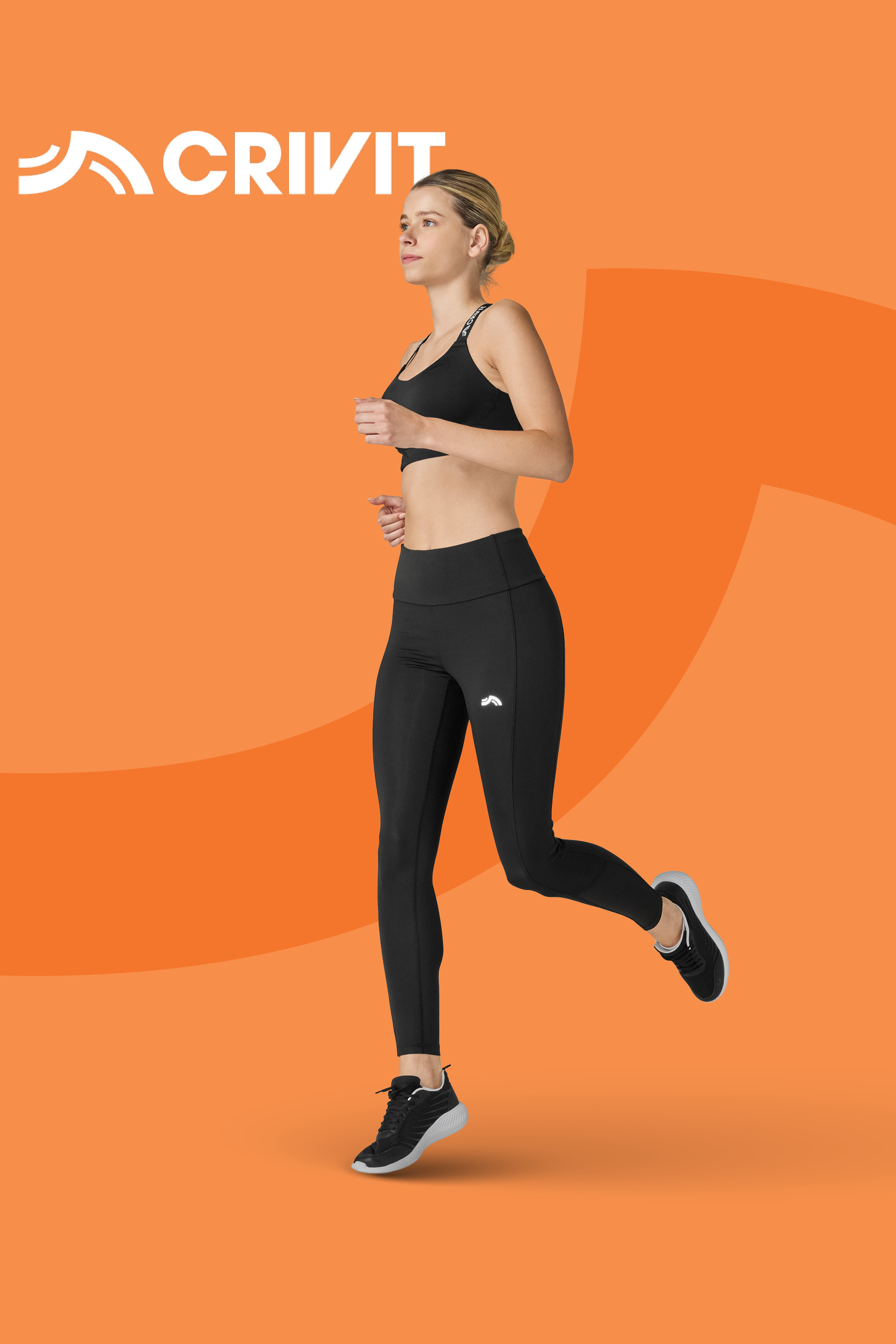 Ženska tekaška oblačila: črne pajkice in športni nedrček na oranžnem ozadju.
